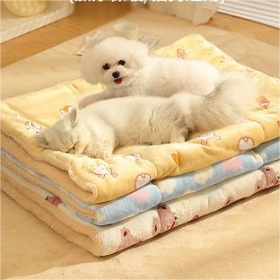 Kutra tal-annimali domestiċi artab u fluffy